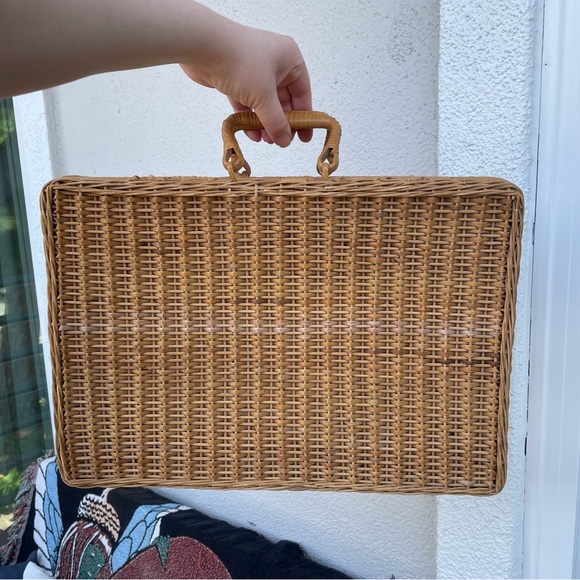Vintage Wicker Picnic Basket - Picture 4 of 13